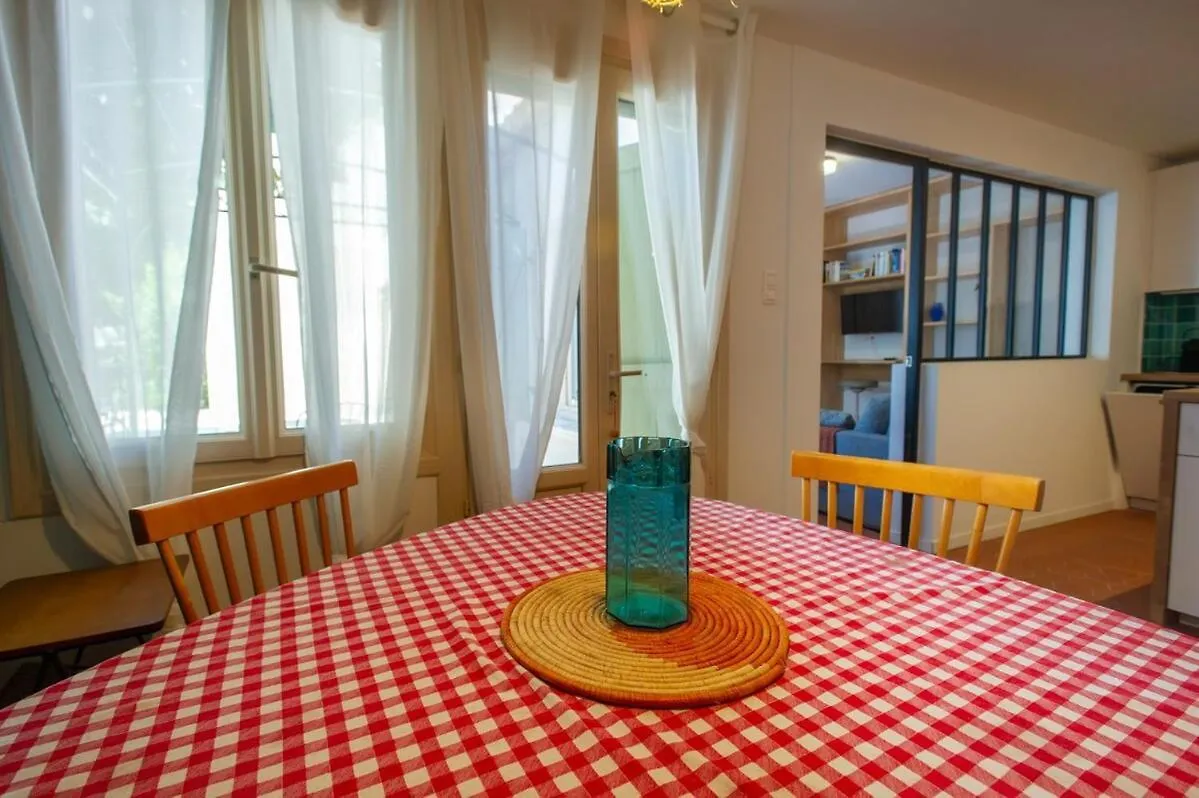 Holiday home Maison De Charme 14 Personnes Piscine Avignon