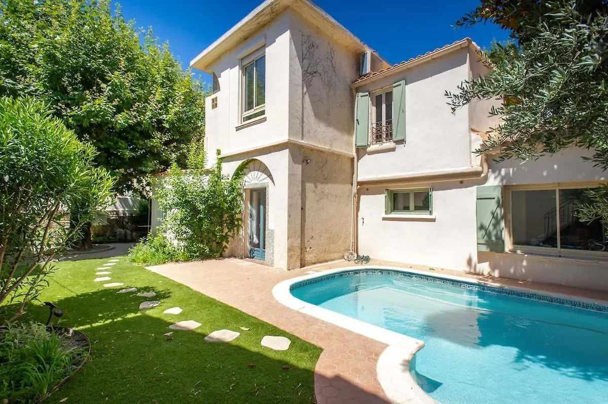 Holiday home Maison De Charme 14 Personnes Piscine Avignon France